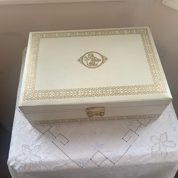 SOLD! Thank you!! 🤎Antique Jewlery Box - Picture 2 of 4